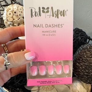 Red Aspen Pink Ombre Nail Dashes in “Let’s Brunch, Britney”